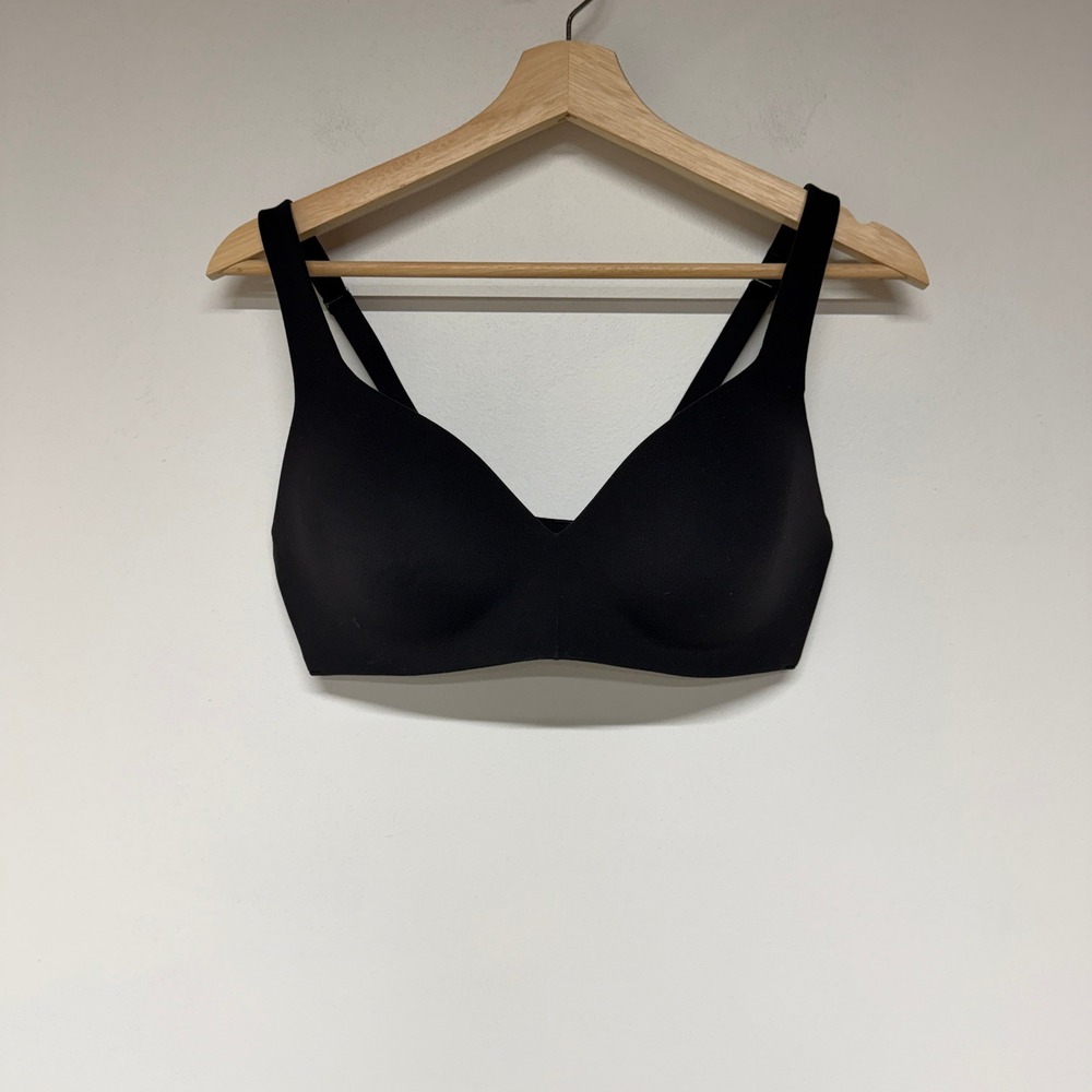 Athleta Womens Black Molded Cup Sports Bra 34D Performance Workout Gym Yoga